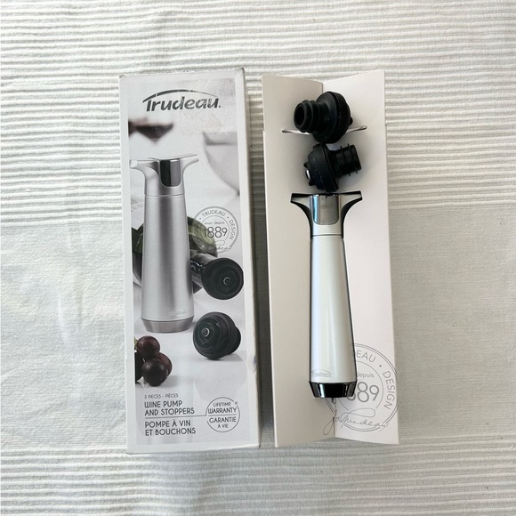 Trudeau Wine Pump and Two Stoppers - Picture 2 of 11